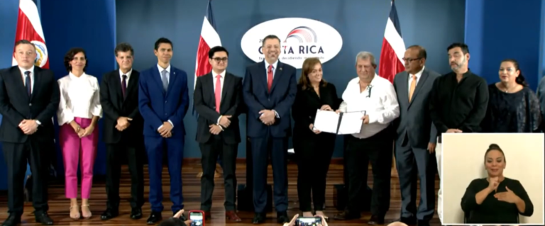 Proyecto del Ejecutivo negaría existencia de relación laboral entre conductores y plataformas