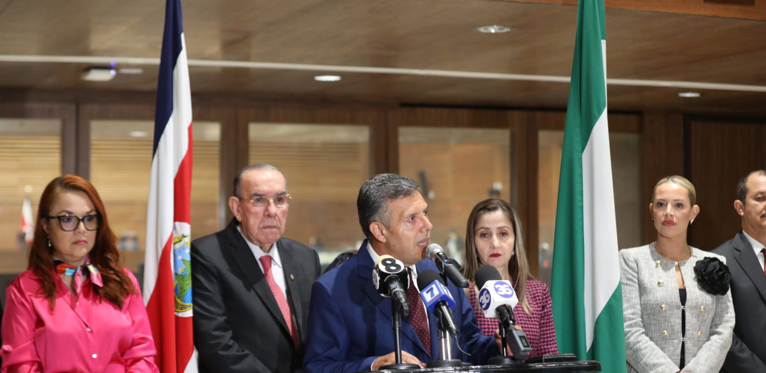 Imagen principal del artículo: PLN se desmarca de Delgado, la Caja del Hospital de Cartago y sector cultura de su ministra