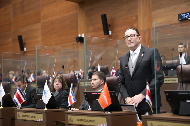 Eliécer Feinzaig: "No permitiremos que ninguna potencia extranjera nos diga qué pensar"