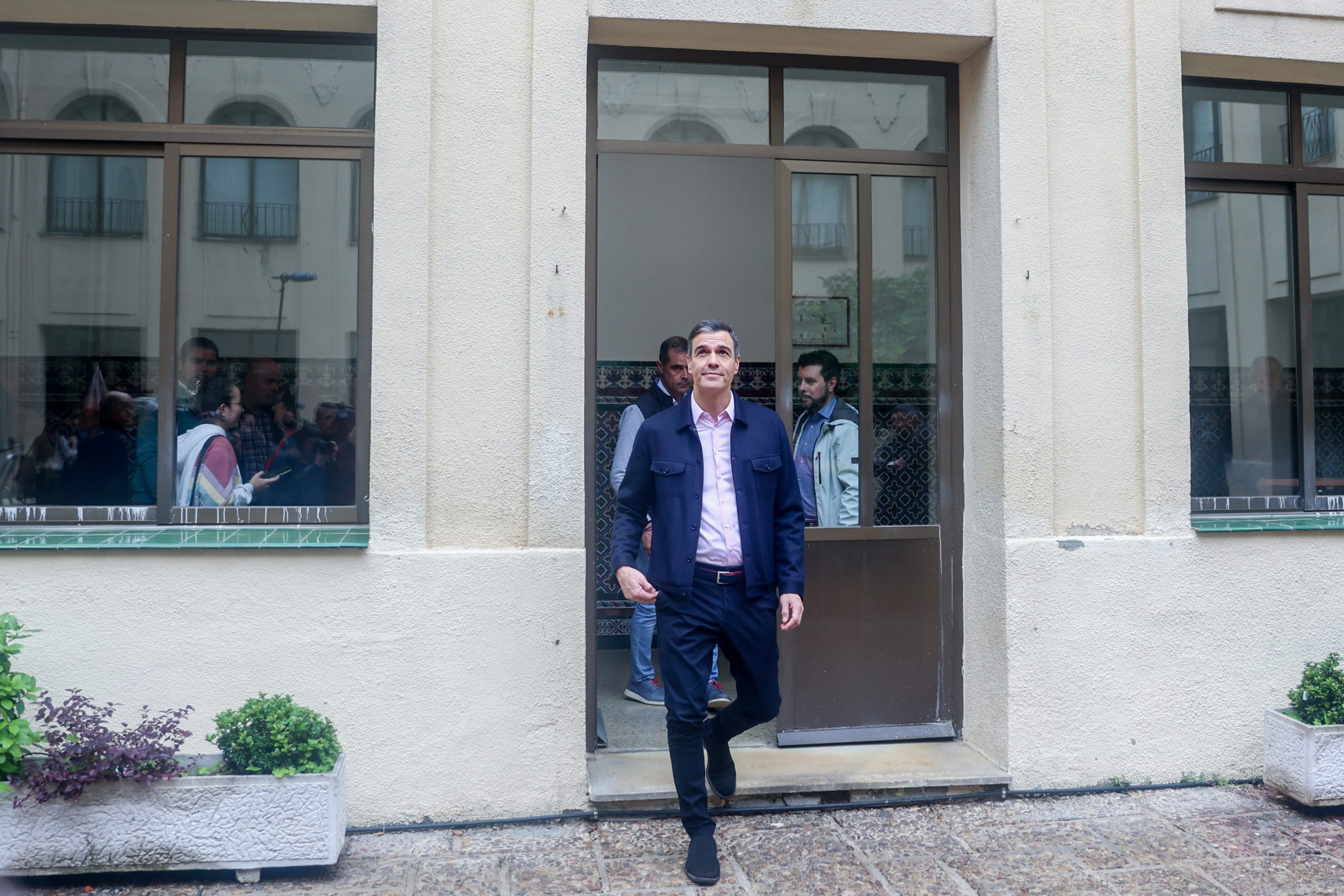 Imagen principal del artículo: España: Pedro Sánchez convoca elecciones generales adelantadas tras derrota en comicios regionales