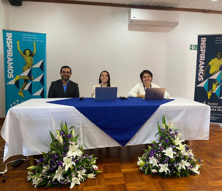 7500 becas disponibles en cursos de tecnología para mujeres costarricenses