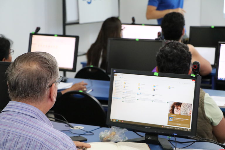 AGECO abre matrícula de cursos virtuales y presenciales para personas mayores de 45 años