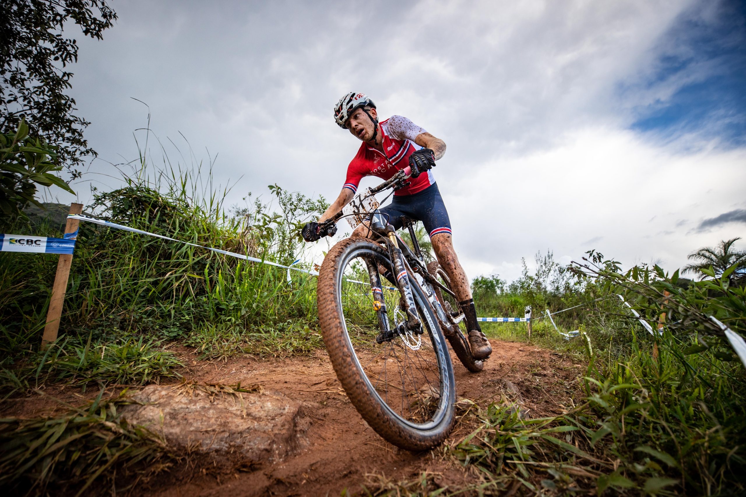 Imagen principal del artículo: Ciclistas de montaña ticos clasifican en Brasil a los Juegos Panamericanos de Santiago 2023