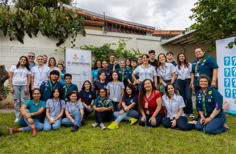Fundación PANIAMOR capacita a adolescentes en el uso seguro de plataformas digitales
