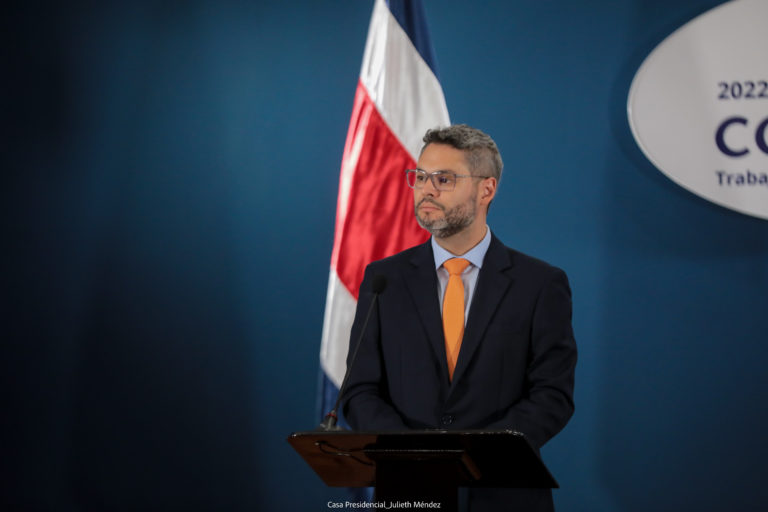 Ministro de Comunicación arremete contra Marta Acosta tras exponer riesgos de la Ley Jaguar