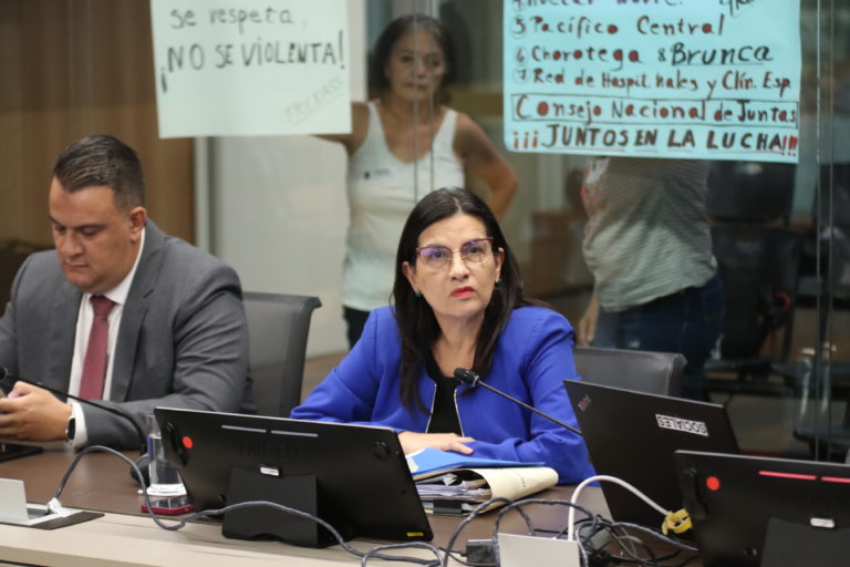 Presidenta de la CCSS pide posponer 3 meses entrega de plan para atender listas de espera