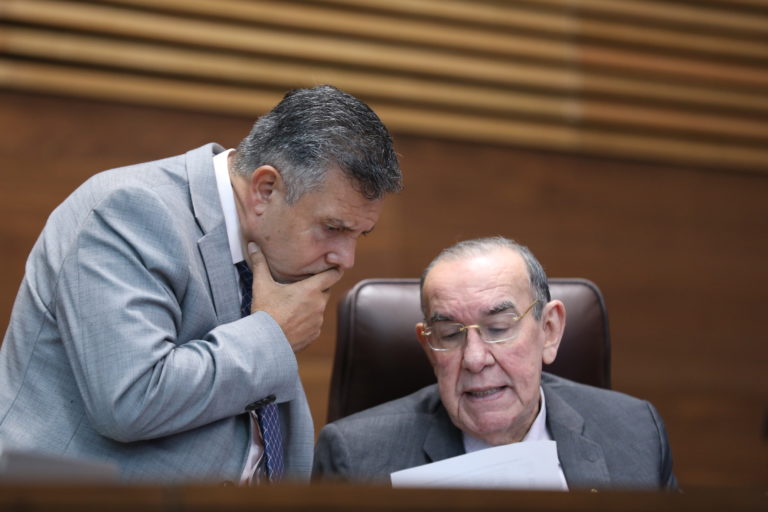 Aprobado en primer debate proyecto de jornadas de doce horas: 32 a favor y 17 en contra