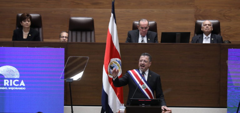 Chaves arremete contra Rodrigo Arias y lo acusa de "traicionar la institucionalidad"