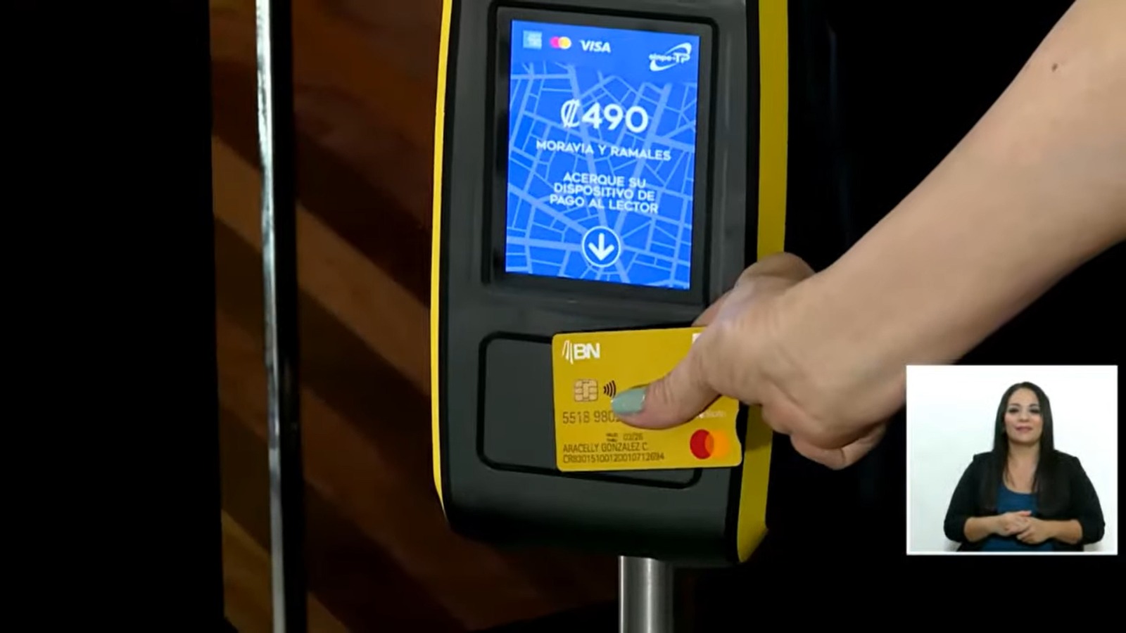 Imagen principal del artículo: Adultos mayores contarán con nueva tarjeta de débito que servirá como carné de ciudadano de oro