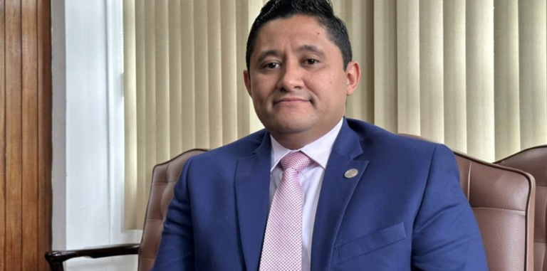 Salud confirma la renuncia de sus dos viceministros y de su directora general