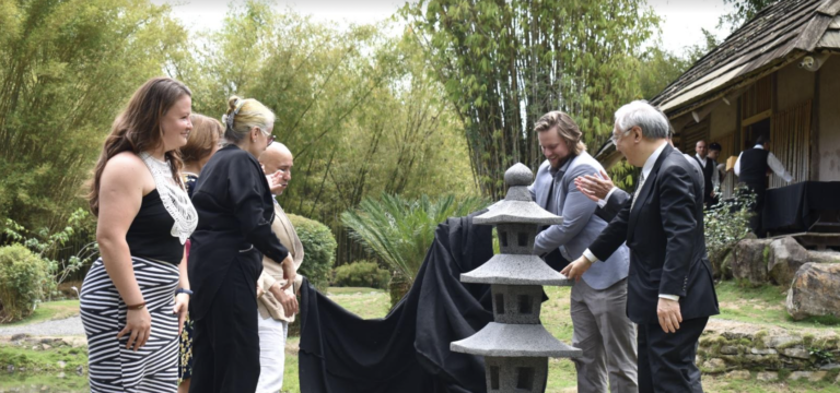 Japón inaugura monumento en el Jardín Botánico Lankester para concientizar contra armamento nuclear