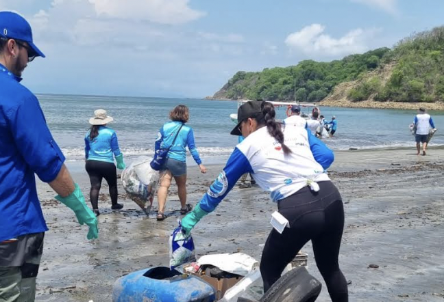 Primera limpieza de residuos marinos de Nicoya recogió 445 kilos de desechos
