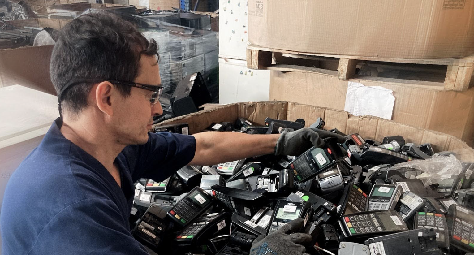 Imagen principal del artículo: RAEE-TÓN habilita 350 puntos para recolección de residuos eléctricos en todo el país