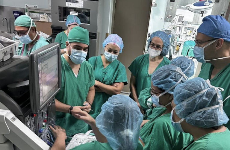 Hospital de Niños inaugura equipo para tratar problemas oculares en menores