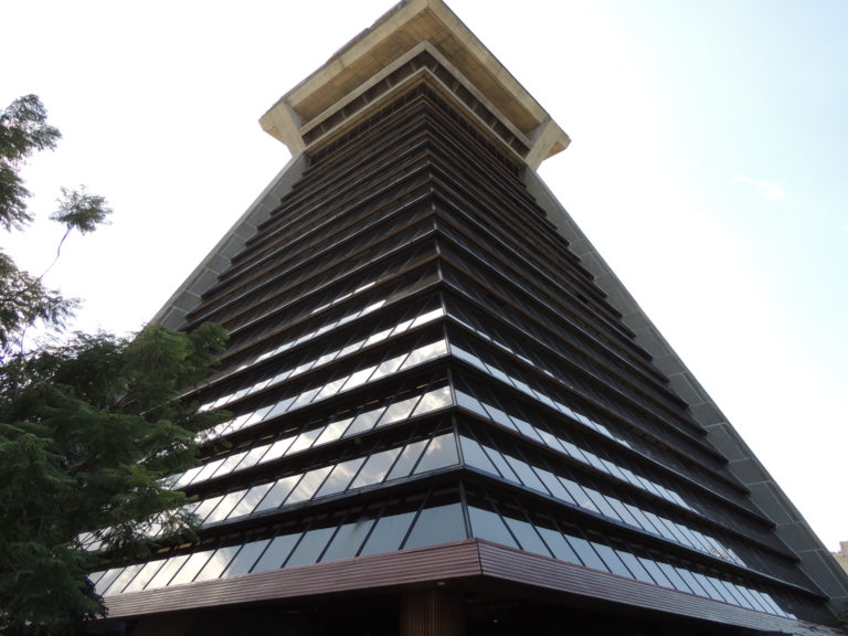 Informe de la Contraloría señala que el Banhvi dura más de dos años en otorgar un bono de vivienda individual