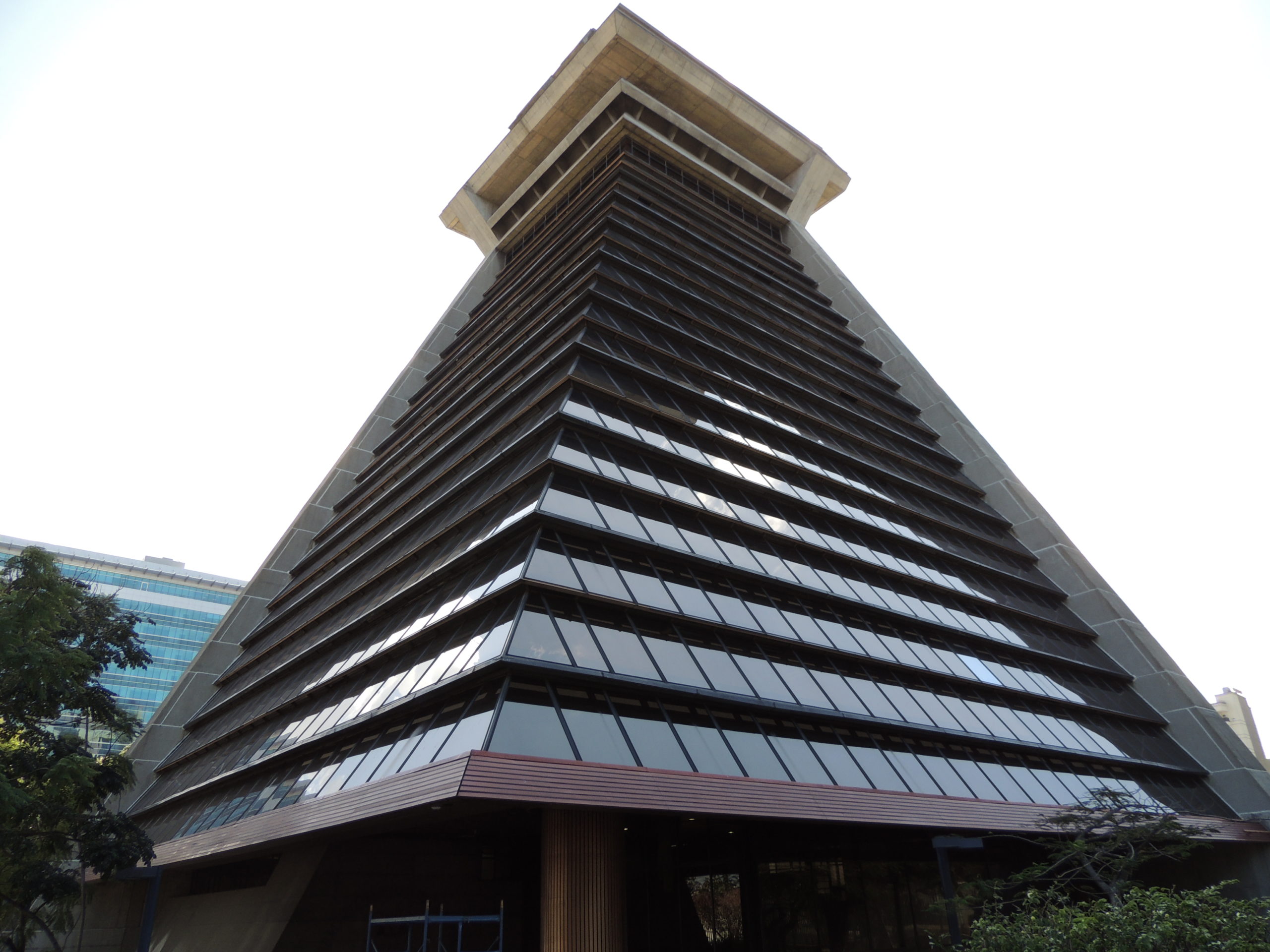 Imagen principal del artículo: Contraloría da razón a empresas excluidas del proceso para la construcción de la Torre de la Esperanza