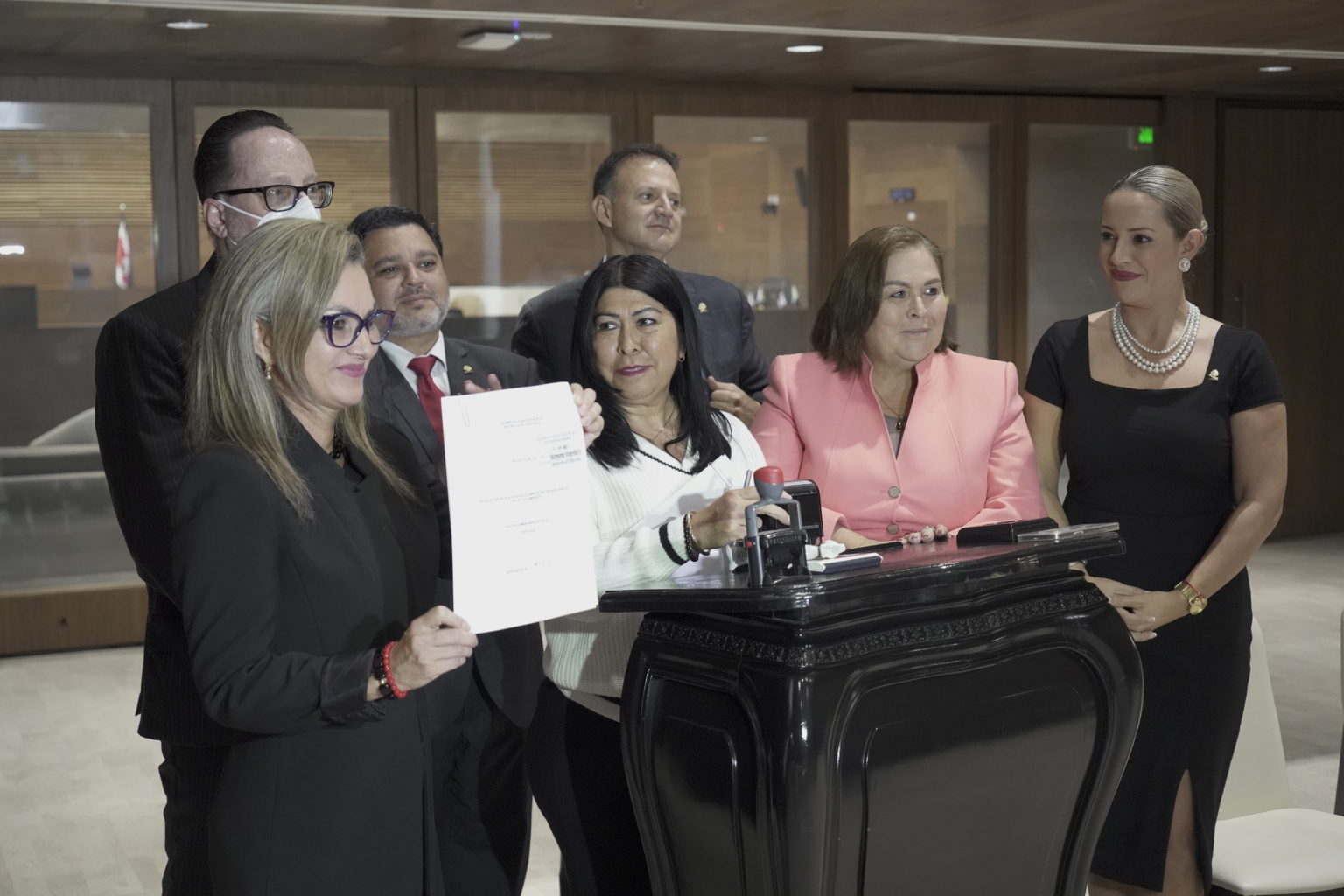 Imagen principal del artículo: Diputada propone regular plaguicidas: "El uso excesivo de agroquímicos nos está matado"
