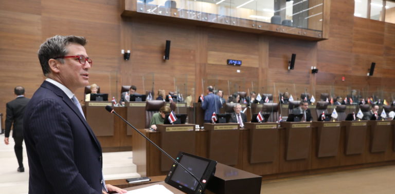 Ministro Tovar sudó la gota gorda en el Congreso