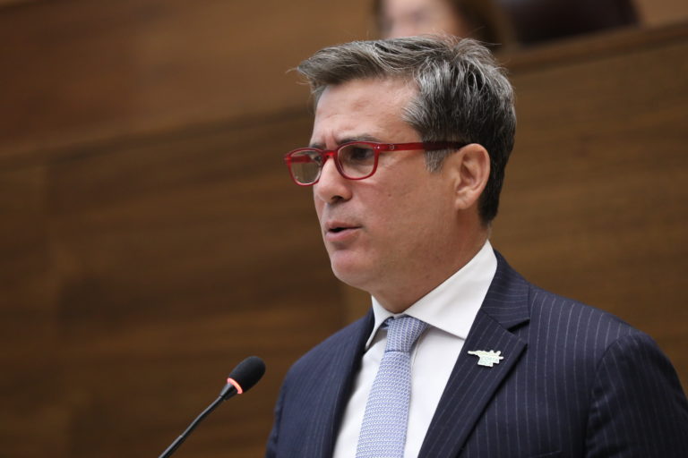 "Yo no me voy a apresurar a un mal acuerdo", advierte Tovar mientras EE. UU. completa negociaciones con otros países de la región