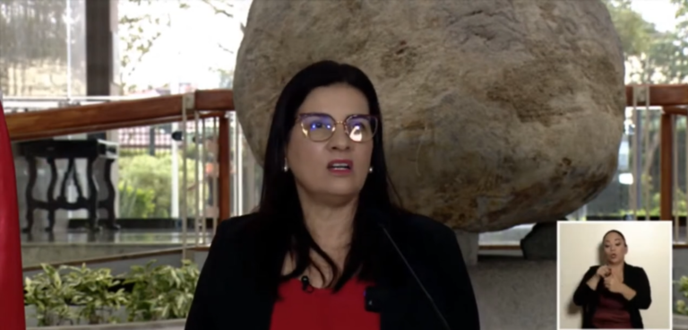 Esquivel se aferra a sobresueldo, se desata otro sismo en la JD de la Caja