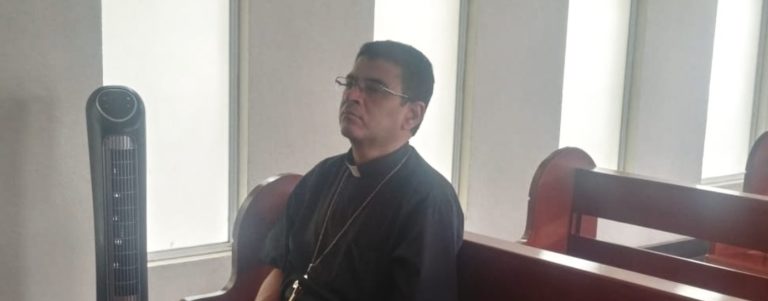 Régimen de Daniel Ortega excarcela al obispo nicaragüense Rolando Álvarez y lo envía a Roma