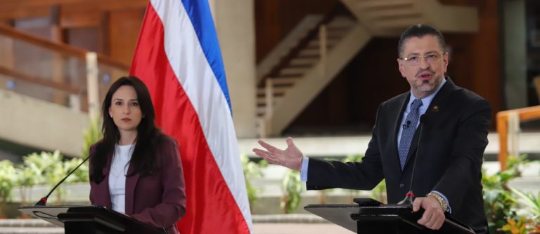 Presidencia desmiente renuncia de Natalia Díaz: "Fue un rumor 'malintencionado'"