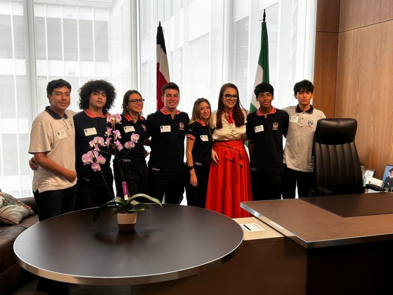 Estudiantes del Castella se reúnen con diputados y piden su mediación con el MEP
