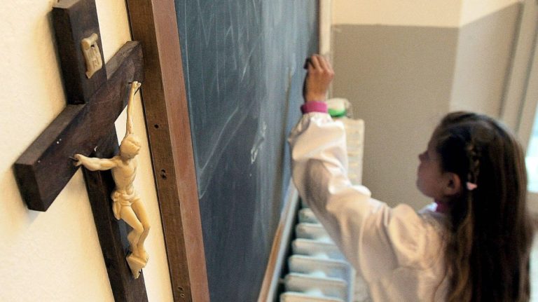 Sala IV ordena garantizar espacios adecuados a estudiantes eximidos de clases de religión