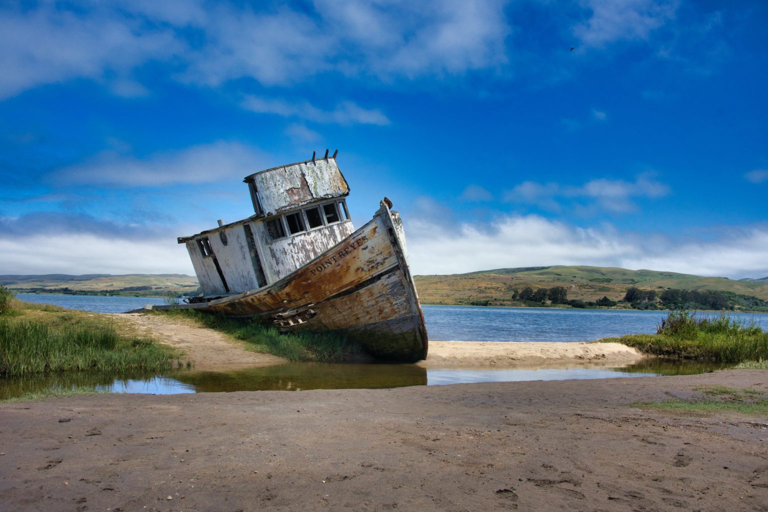Imagen principal del artículo: Barcos y sueños encallados: Los 'marinos de tierra' de la UCR