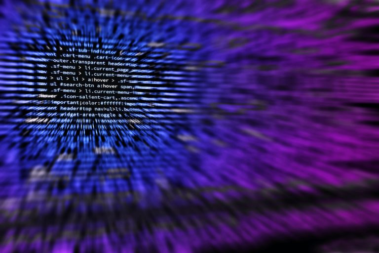 Parlamento Europeo aprueba el primer proyecto de ley para regular la Inteligencia Artificial 
