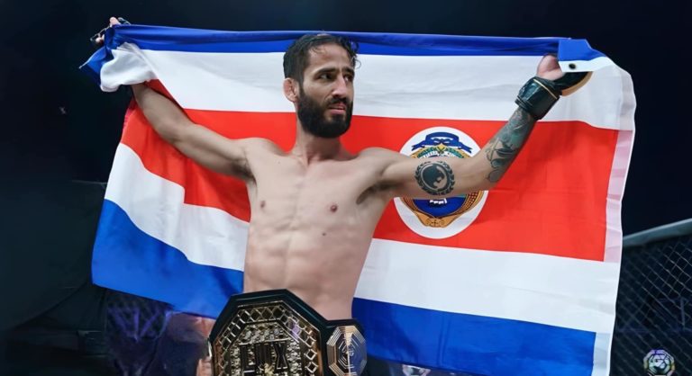 Peleador tico Jorge Calvo revalida título global de artes marciales mixtas en México