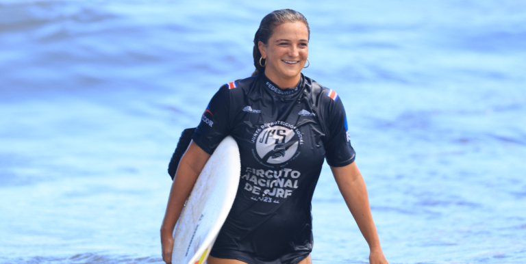 Joven surfista tica Coral Wiggins se proclama campeona del Circuito Nacional de Surf 2023