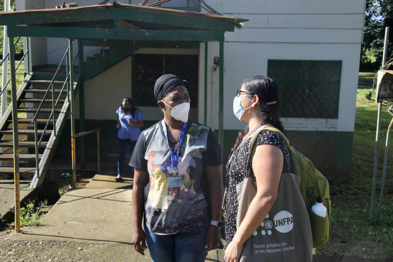 Racismo y sexismo ponen en riesgo la vida de las mujeres embarazadas afrodescendientes de la región