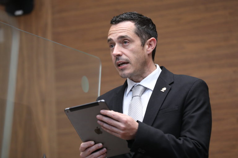 Diputado oficialista sobre intención de explotar de gas natural: "Son millones de dólares que se va a llevar una transnacional"