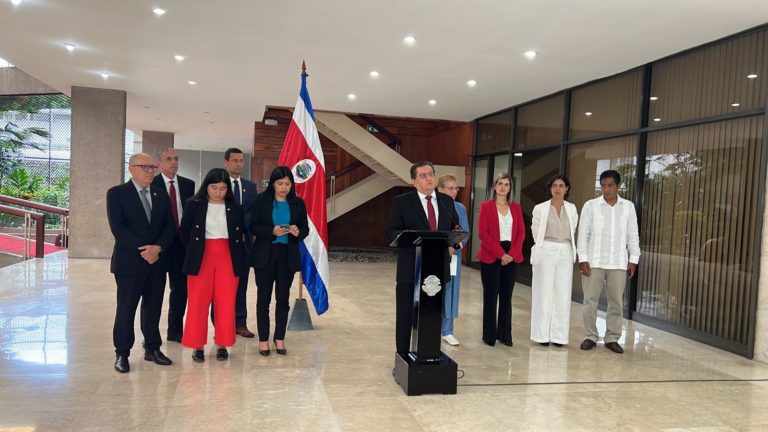 FEES 2024: Gobierno presenta primera propuesta de presupuesto a universidades y acuerdan 4 reuniones más 