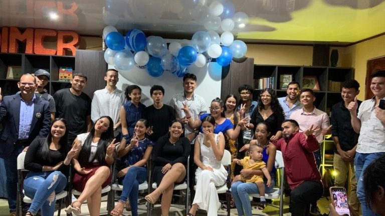 Dale Una Mano a Costa Rica graduó a 22 jóvenes de Limón en temas de liderazgo y habilidades para la vida
