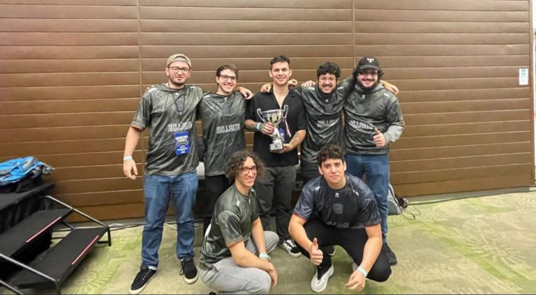 Deportes electrónicos llevan a dos jóvenes ticos a estudiar becados en Estados Unidos 