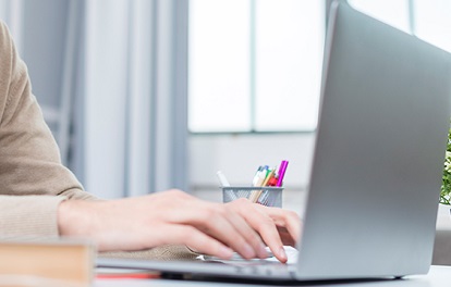 Sutel reitera la necesidad de cerrar brecha de acceso a internet en el país