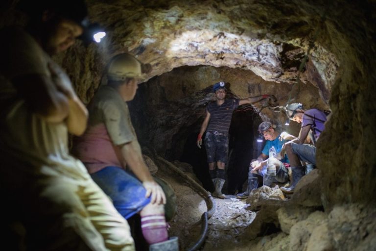 Congreso prorroga hasta febrero de 2025 explotación minera de coligalleros en Abangares