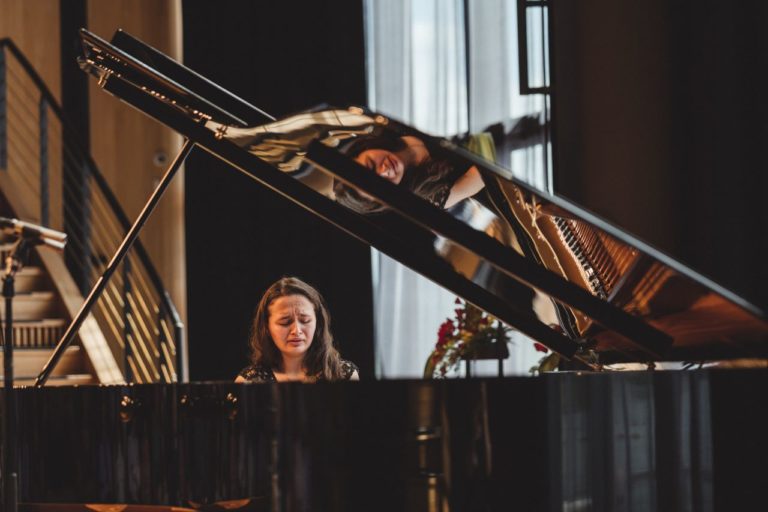 Pianista guanacasteca dará concierto esta semana para ayudar a organizaciones de bien social