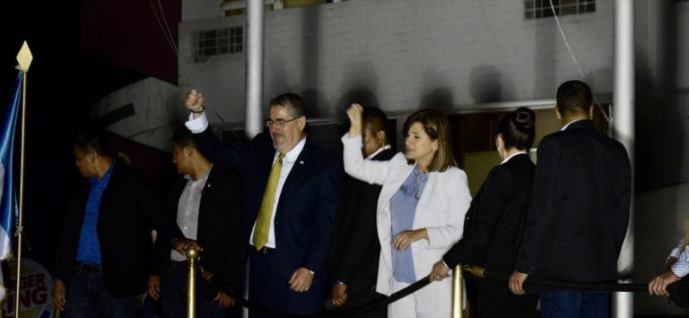 Fiscalía de Guatemala pide cesar partido del presidente electo