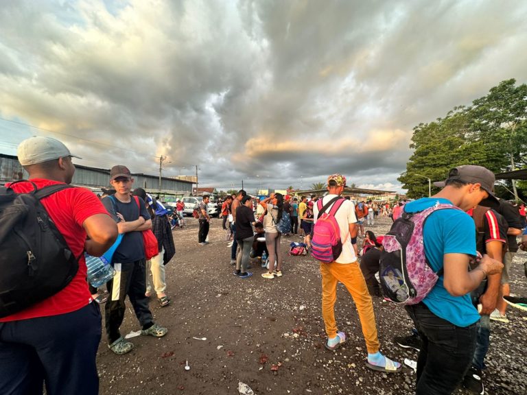 Defensoría alerta sobre una nueva crisis humanitaria tras llegada de migrantes a la zona sur del país 