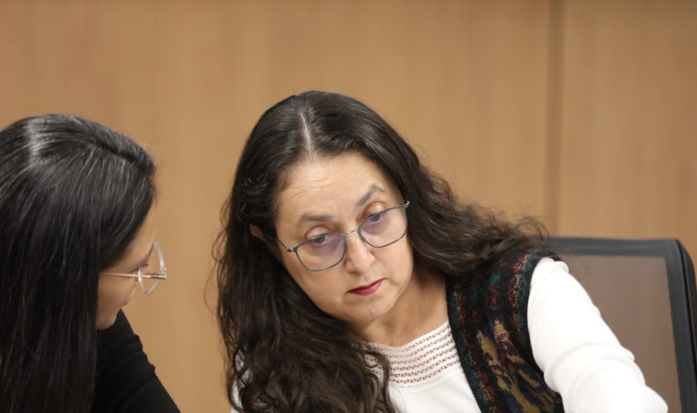 Luz Mary pelea su último round, Fiscalía allana oficina del canciller