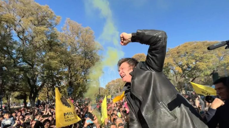 La revolución fallida de Milei: de motosierras libertarias a un rescate estadounidense