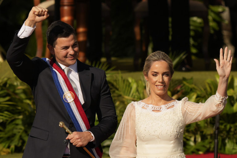 Santiago Peña asume como nuevo presidente de Paraguay 