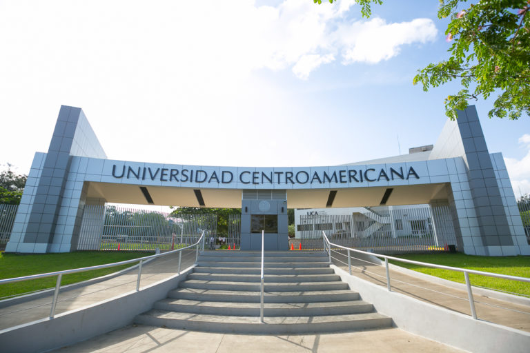 Ortega confisca bienes a Universidad jesuita tras acusarla de "terrorismo"
