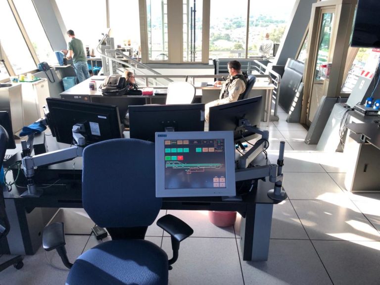 Con policías en la torre de control y condenas internacionales inicia huelga de controladores aéreos en el Juan Santamaría
