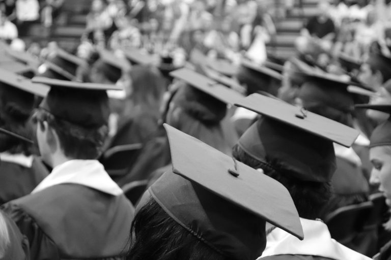 Estado de la Educación: cobertura universitaria de personas de 18 a 24 años crece, pero no se logra cerrar la brecha con países OCDE