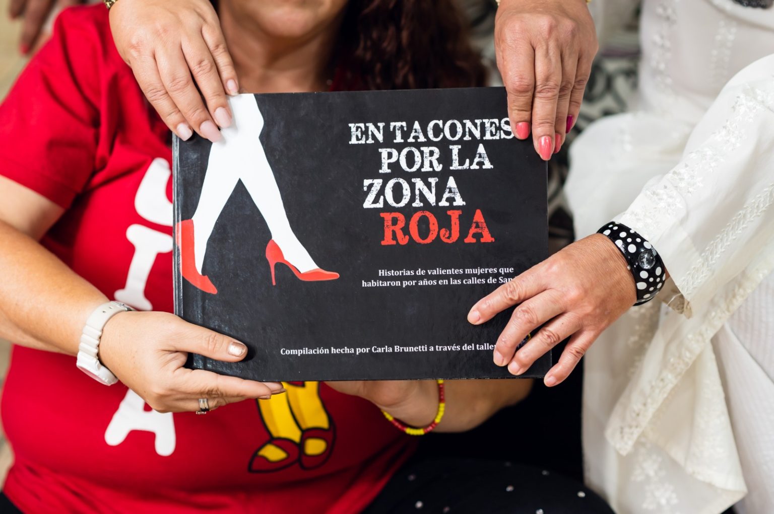 Imagen principal del artículo: “En tacones por la zona roja”: el libro que cuenta las historias de las mujeres en condición de calle
