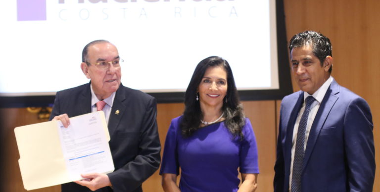 Gobierno presenta Presupuesto Nacional 2024 por 12.63 billones; 3% más que el del 2023